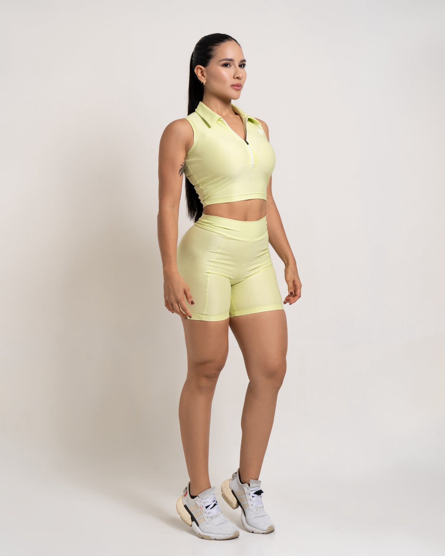 CAMISETA DEPORTIVA CON CREMALLERA